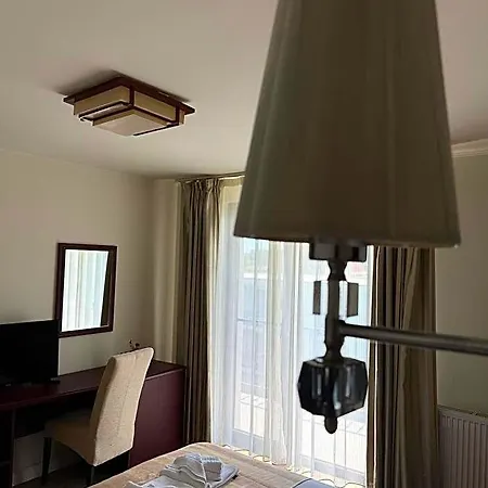 Hotel Mondial -